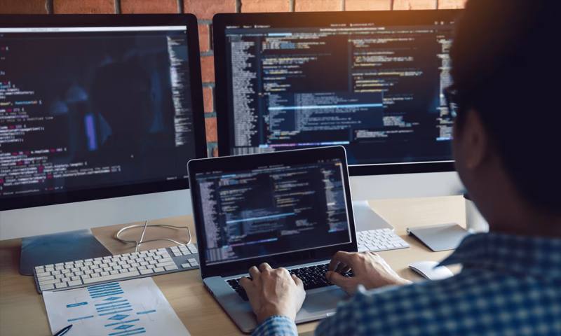 数据科学选型:R与Python如何赋能聂荣县网站建设?